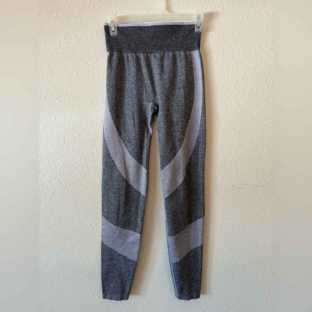 NWOT PINK VICTORIA SECRET Seamless workout Athletic Leggings - Picture 3 of 7